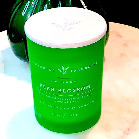 DW HOME CANDLE PEAR BLOSSOM WOOD WICK 8.1 oz NEW CHARMING FARM - Picture 3 of 6